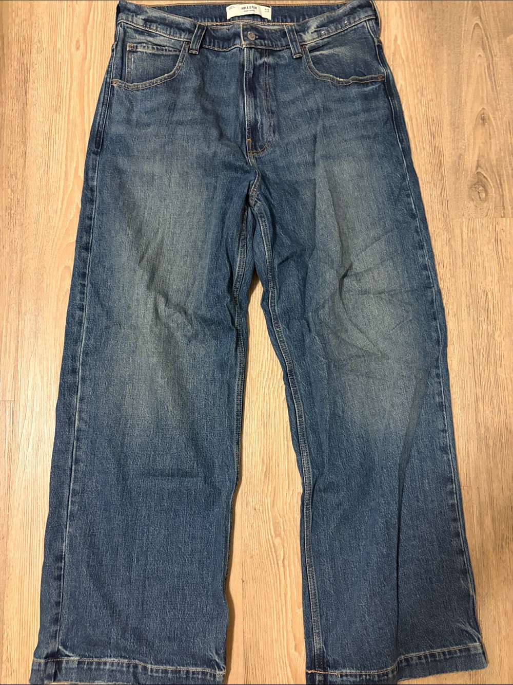 Hollister Men's Medium Wash Blue Relaxed Jeans